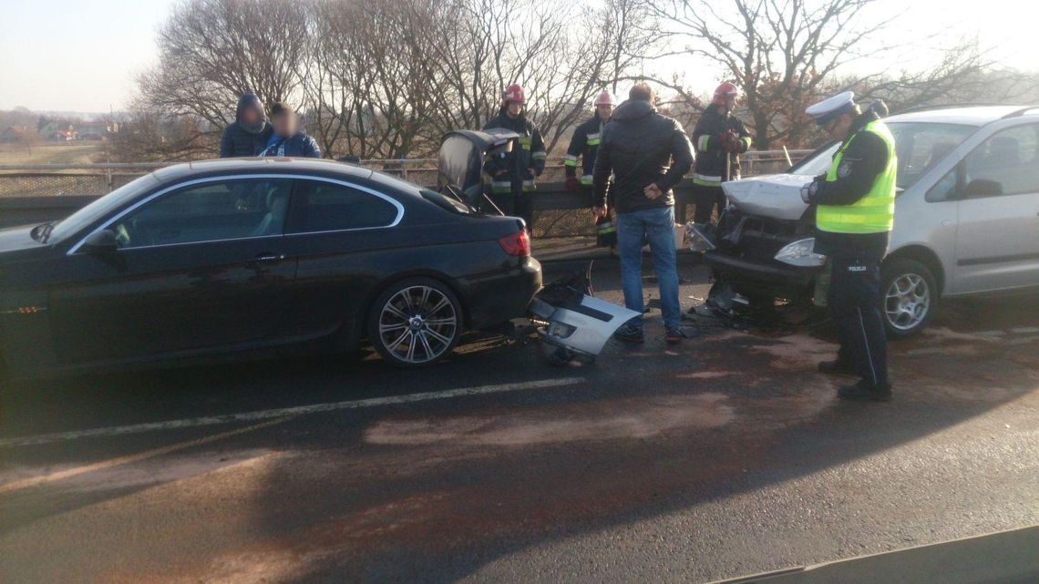 Wypadek na Trasie Bursztynowej, jedna osoba w szpitalu ZDJĘCIA