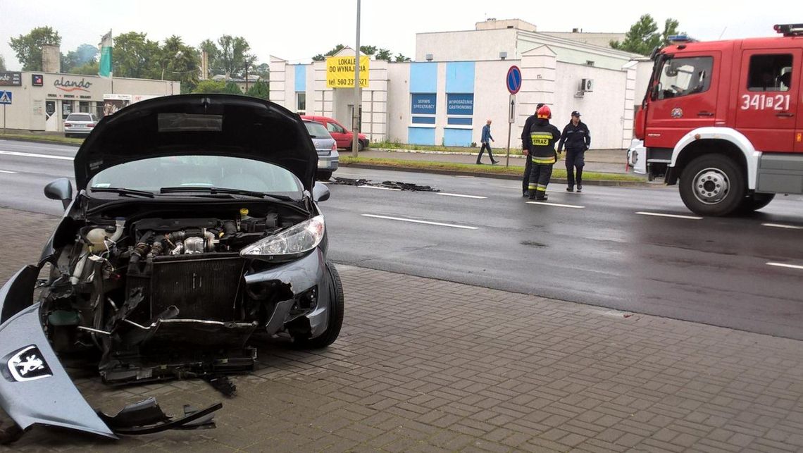 Wypadek na ul. Majkowskiej. Dwie osoby w szpitalu ZDJĘCIA