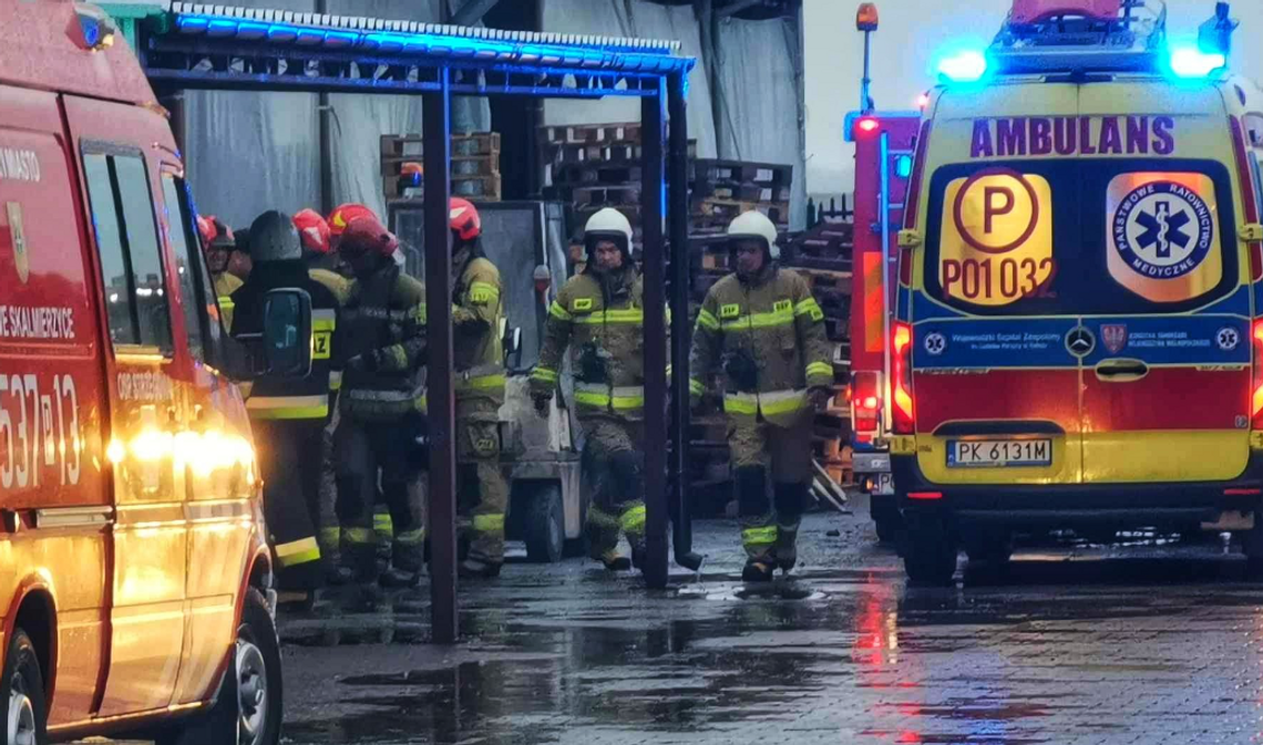 Wypadek przy pracy. Maszyna wciągnęła rękę młodemu mężczyźnie