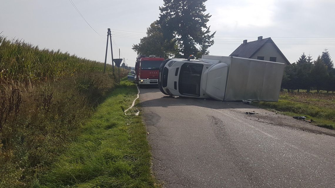 Wypadek w Biadkach. Dwie osoby poszkodowane ZDJĘCIA