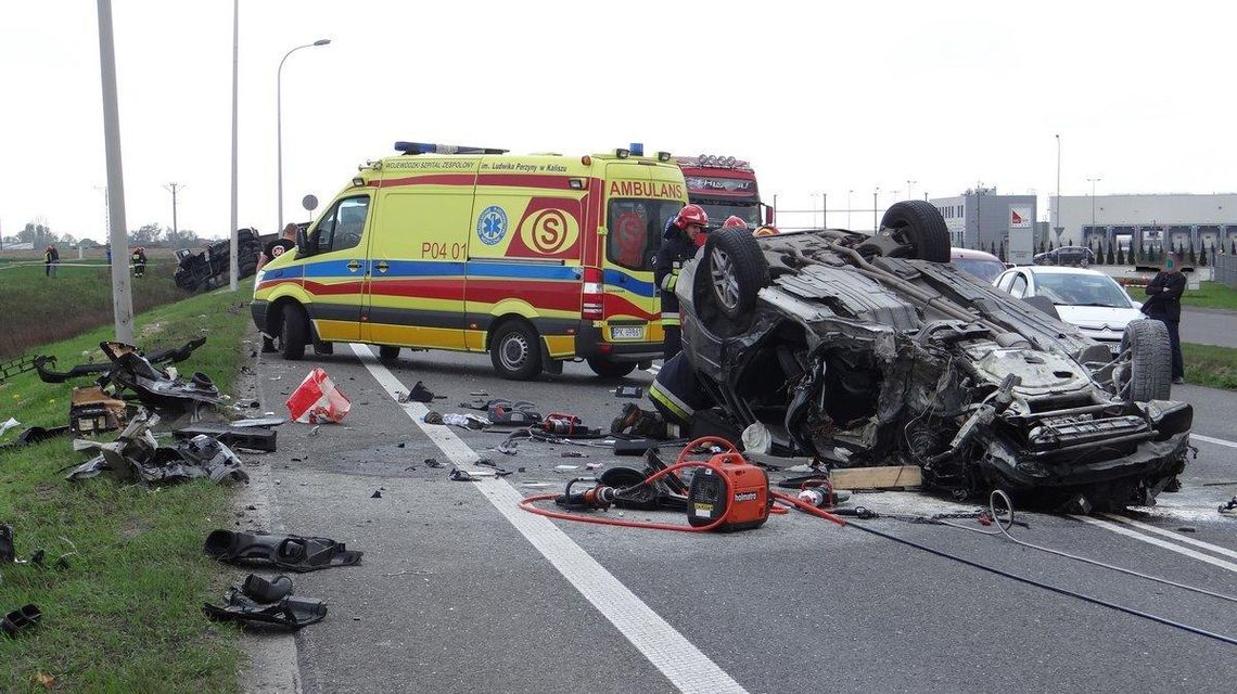 Wypadek za Castoramą. W akcji  śmigłowiec LPR ZDJĘCIA