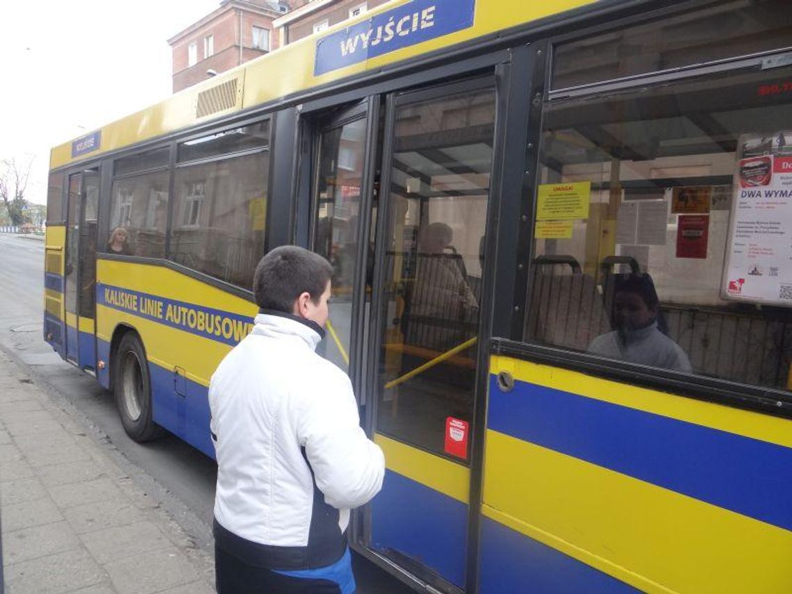 Wyrzuciła go z autobusu czy wysiadł sam? KLA szuka świadków