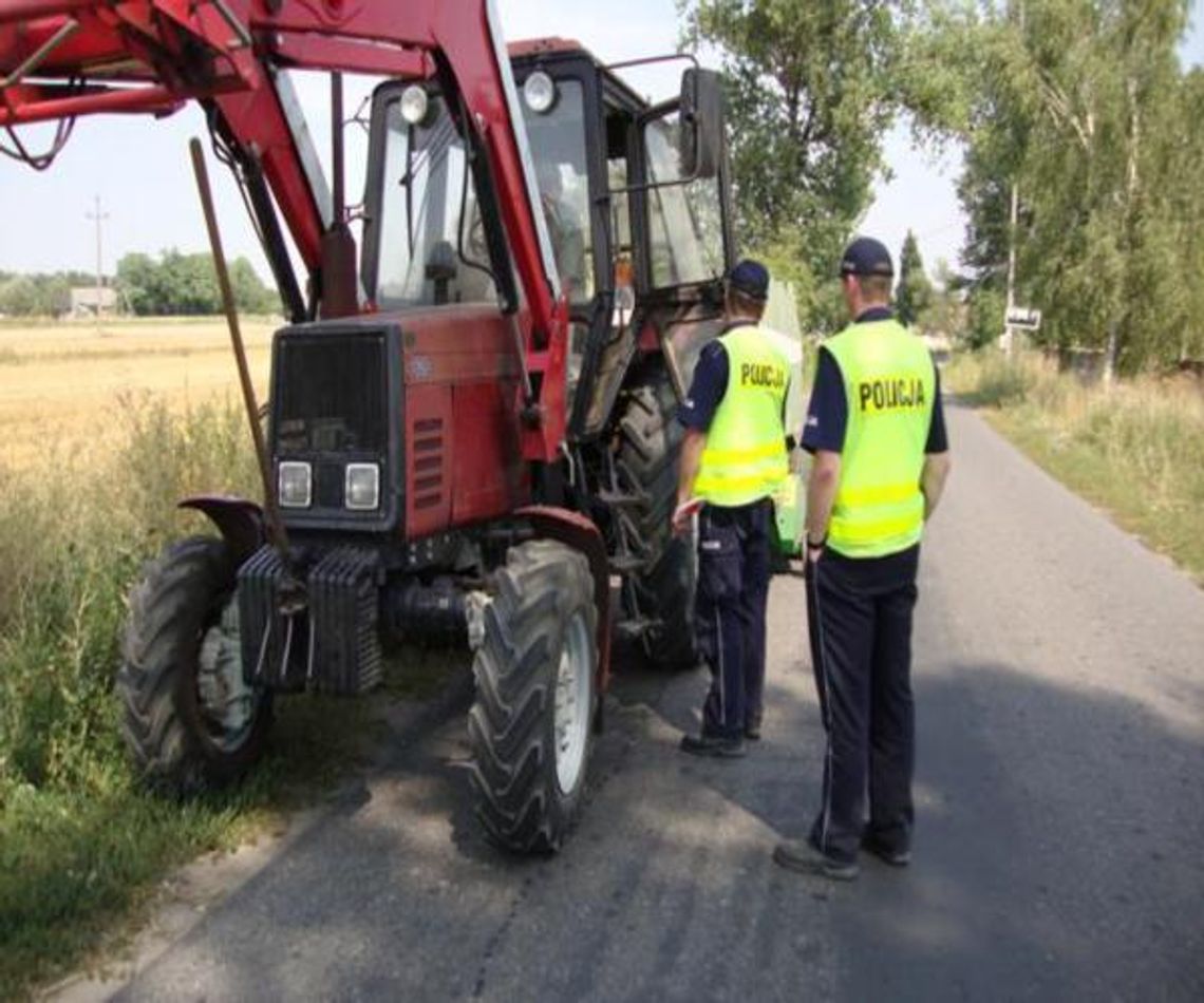 Wysiadł z ciągnika i upadł. Był kompletnie pijany