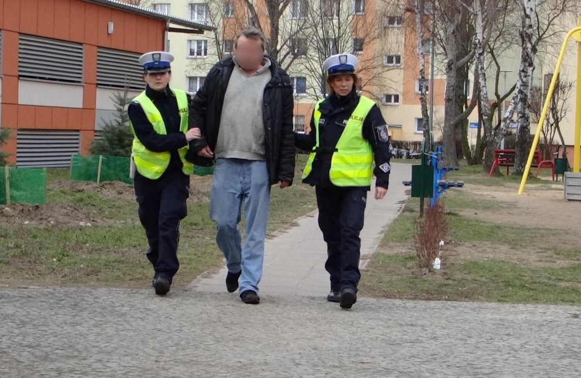 Wytoczył się zza kierownicy, zareagowali świadkowie. Obywatelskie zatrzymanie na ul. Podmiejskiej ZDJĘCIA i WIDEO