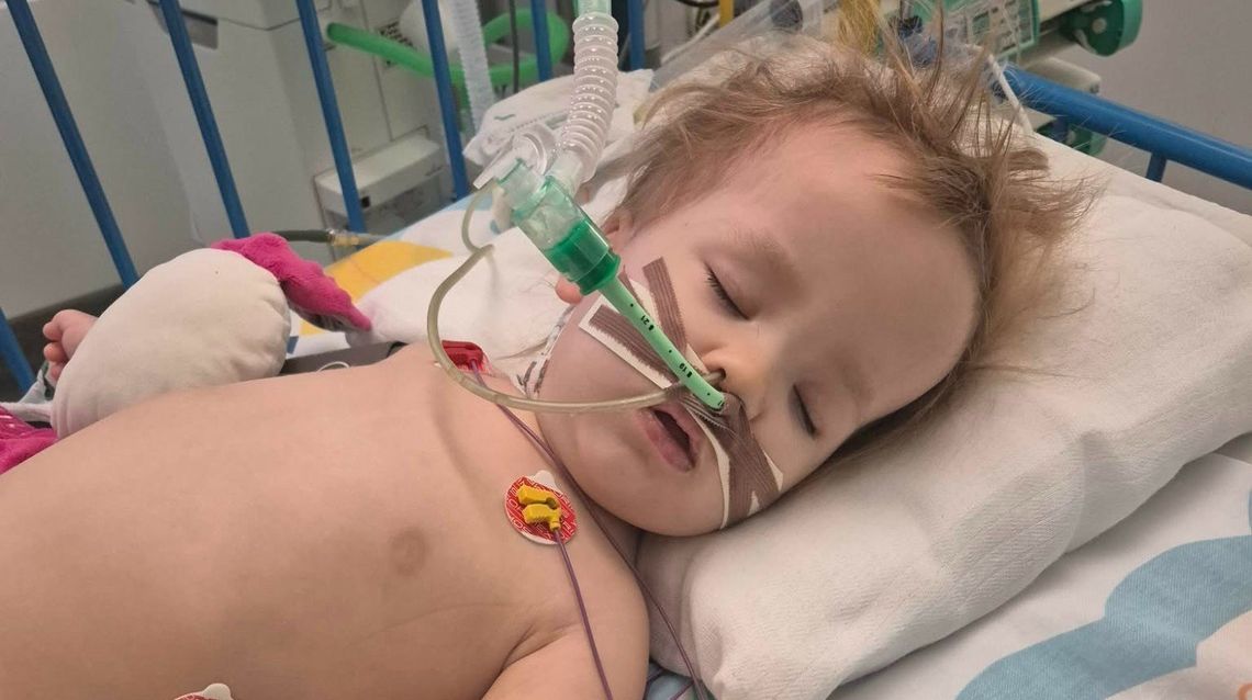 Z dnia na dzień przestała chodzić. Kornelia jest już po siedmiu operacjach... ZBIÓRKA