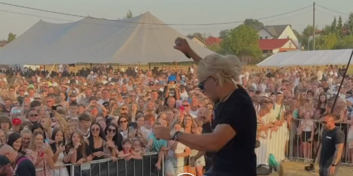 Z playbacku o miłosnych podbojach... Oburzenie na dożynkach WIDEO