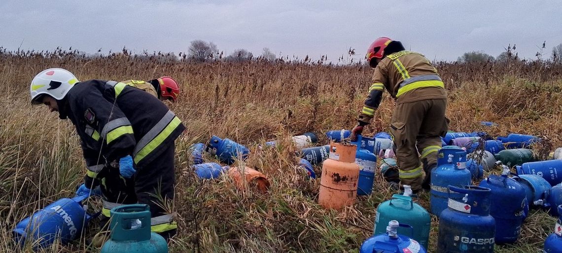 Z promilami i butlami gazowymi. Kurs zakończył w rowie