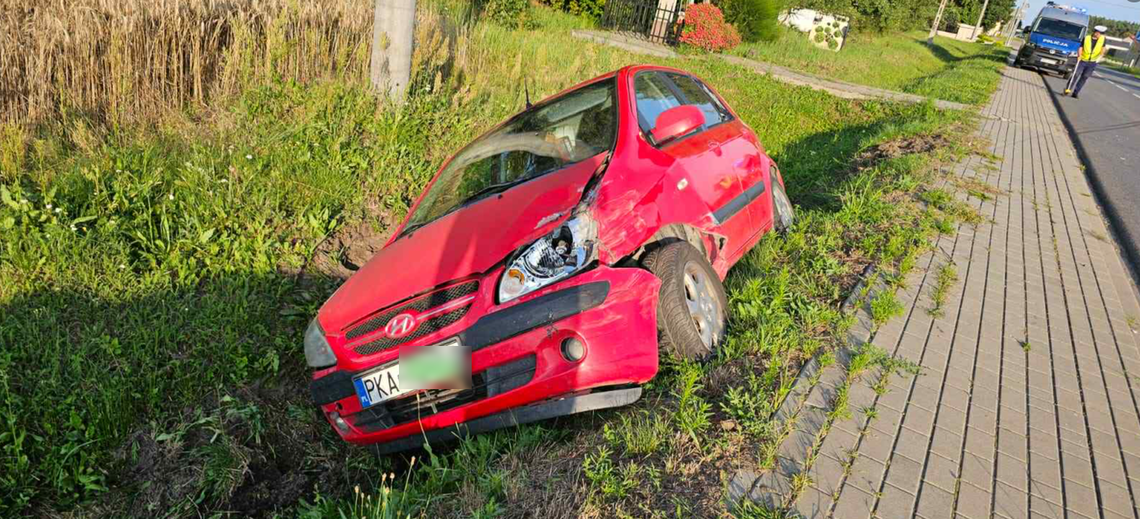 Z promilami za kierownicą. Zakończył jazdę w rowie