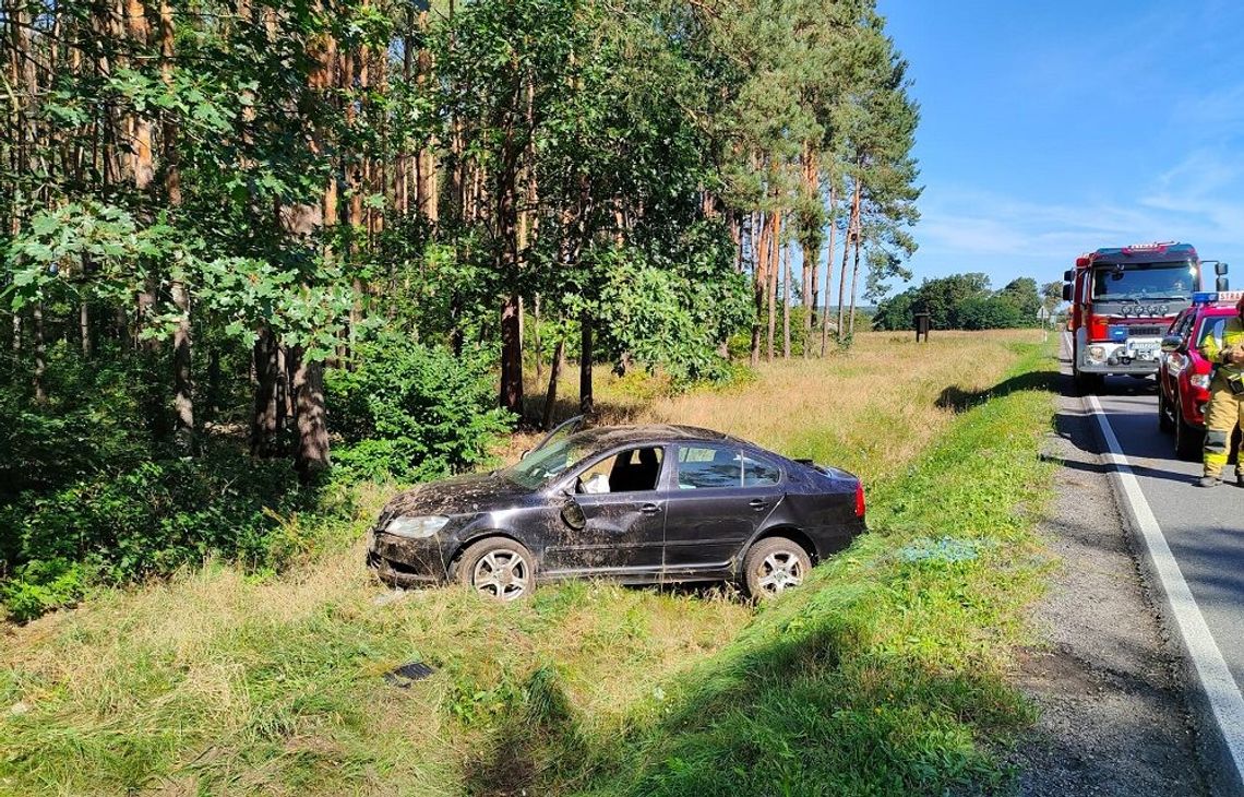 Za szybko i do rowu. Kierowca Skody dachował