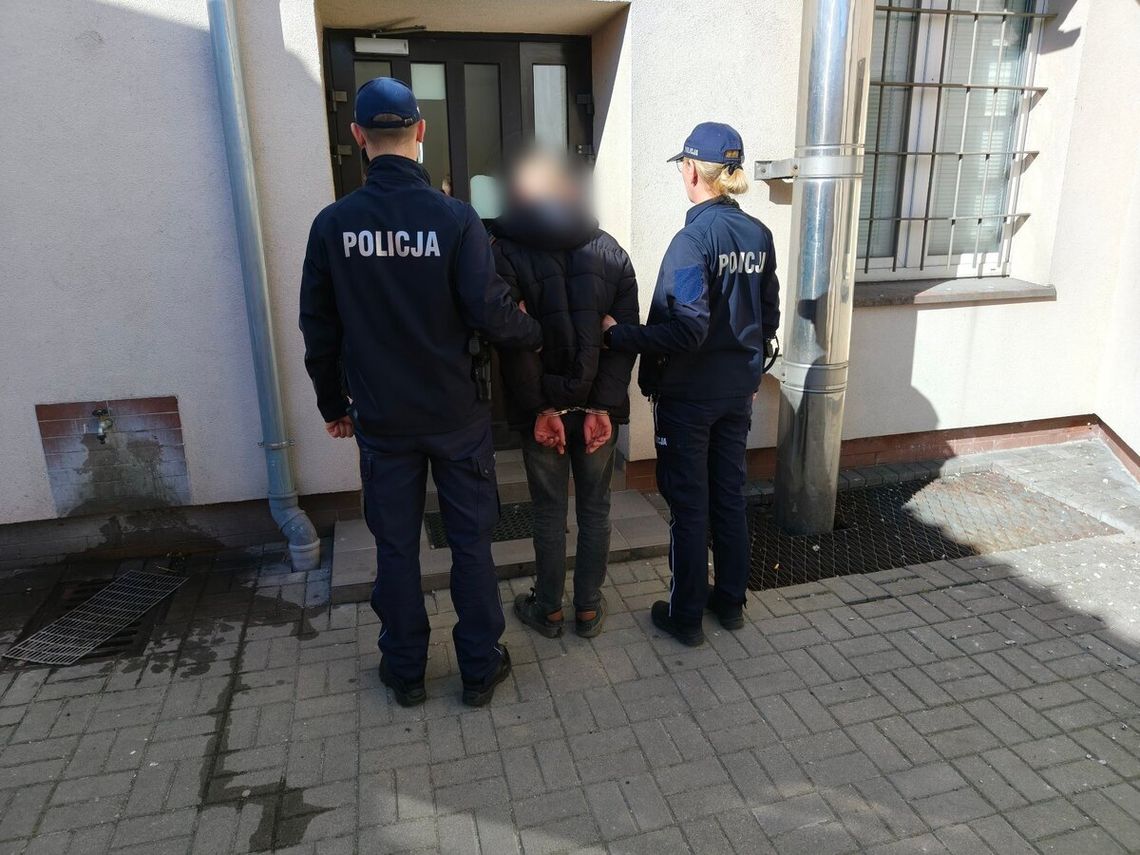 „Zabawa”, która mogła skończyć się tragedią. 23-latek NAGI w środku lasu