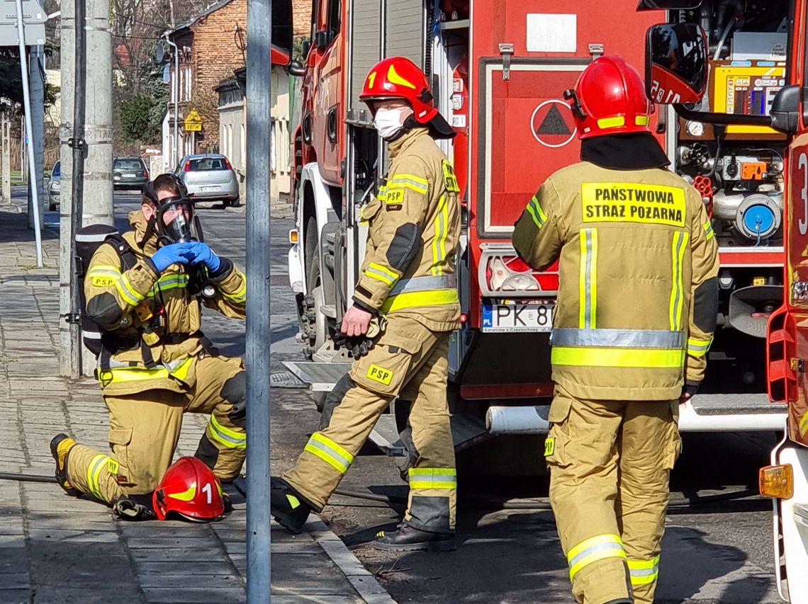 Zadymienie na Ogrodach. W akcji 5 zastępów straży ZDJĘCIA