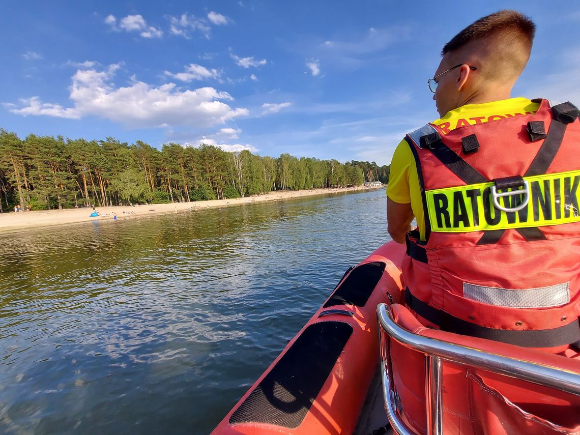 Zagubiony 3-latek, pijana matka z dzieckiem w wodzie. Interwencje służb w Gołuchowie