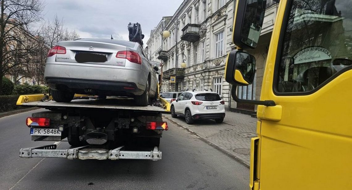 Zaparkowała w bramie i sobie poszła. Gdy wróciła auta nie było