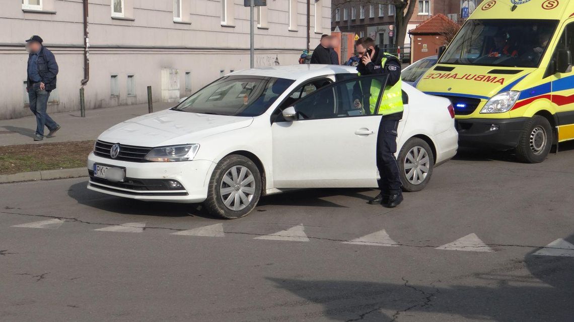 Zasłabł za kierownicą, uderzył w dwa inne auta ZDJĘCIA