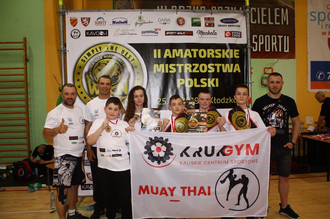 Zawodnicy Kruk Gym z pasami mistrzów Polski w kickboxingu (ZDJĘCIA)