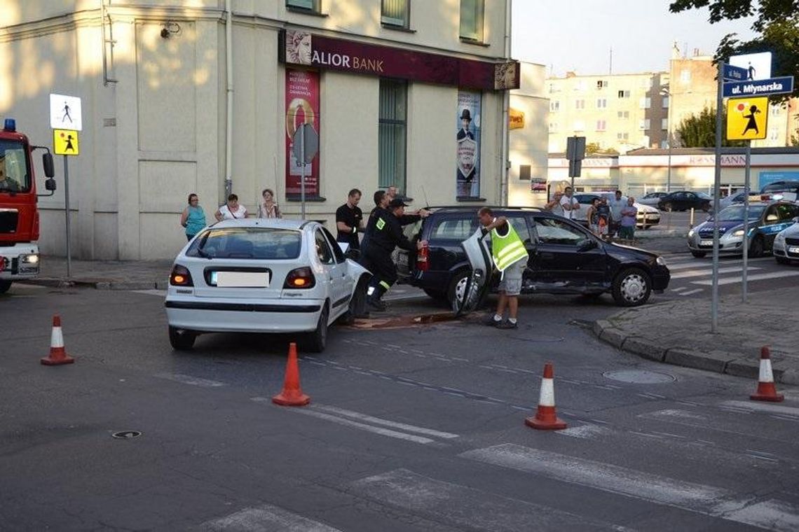 Zderzenie 3 samochodów na ul. Młynarskiej ZDJĘCIA