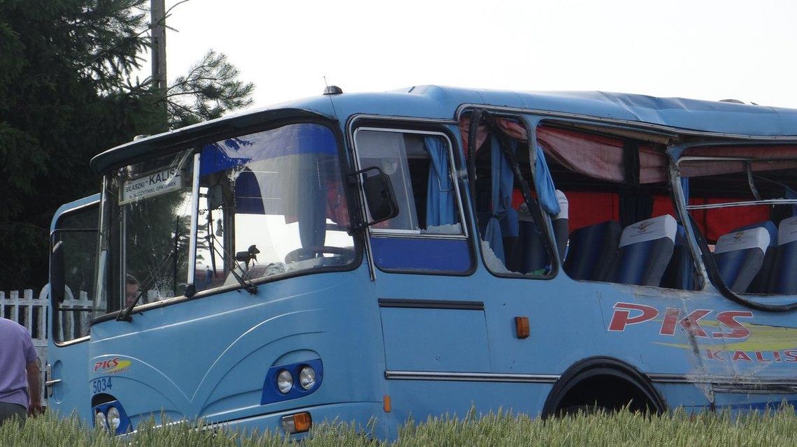 Zderzenie autobusu PKS z TiRem ZDJĘCIA