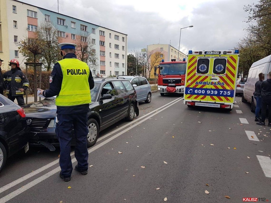 Zderzenie czterech samochodów na ul. Serbinowskiej. Dwie osoby w szpitalu ZDJĘCIA