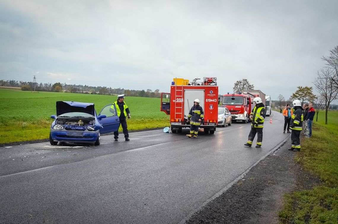 Zderzenie dwóch samochodów na remontowanej drodze ZDJĘCIA