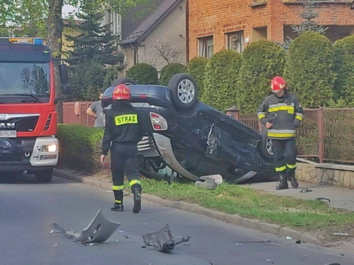 Zderzenie dwóch samochodów. Ranne dzieci ZDJĘCIA