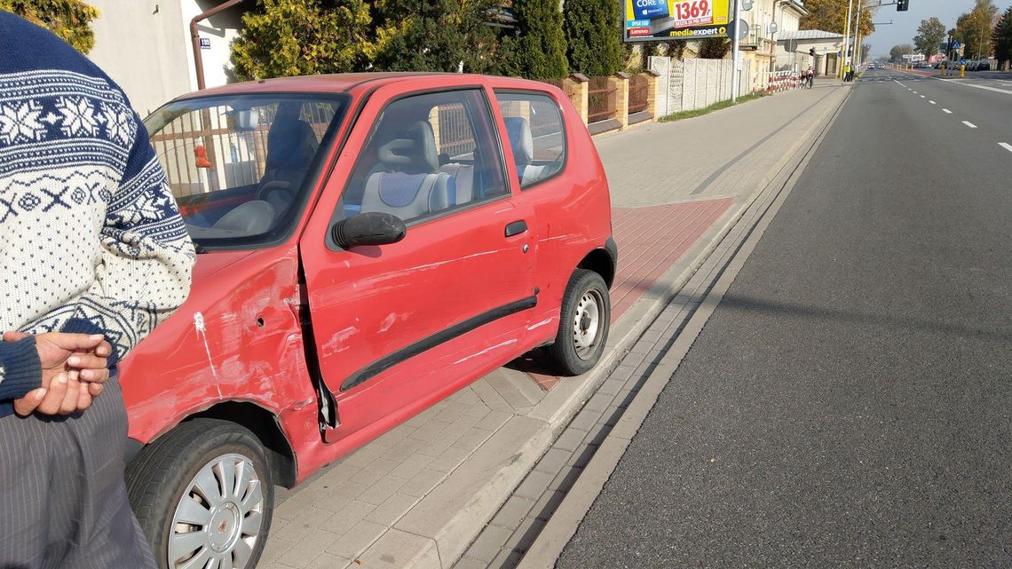 Zderzenie fiata i ciężarówki na ul. Wrocławskiej ZDJĘCIA