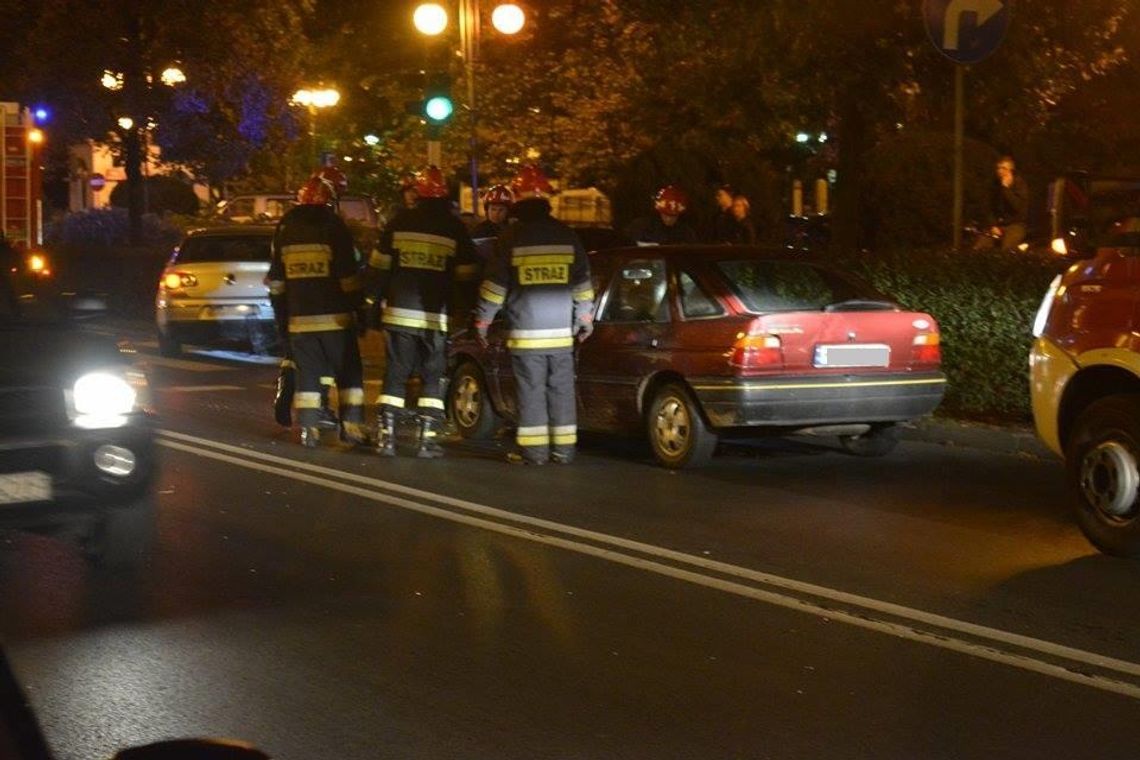 Zderzenie na al. Wolności. Kierowca kompletnie pijany ZDJĘCIA