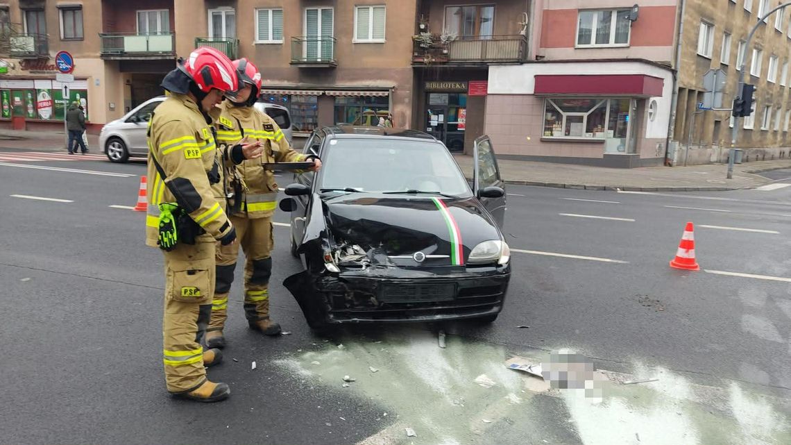 Zderzenie na Górnośląskiej. Dwie osoby zabrane do szpitala Zderzenie na Górnośląskiej. Dwie osoby zabrane do szpitala