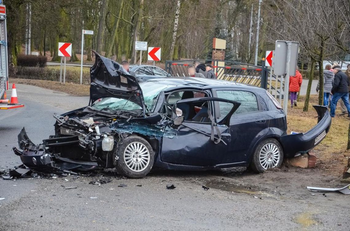 Zderzenie na krajowej „12”. Ranne dziecko, w akcji śmigłowiec LPR ZDJĘCIA