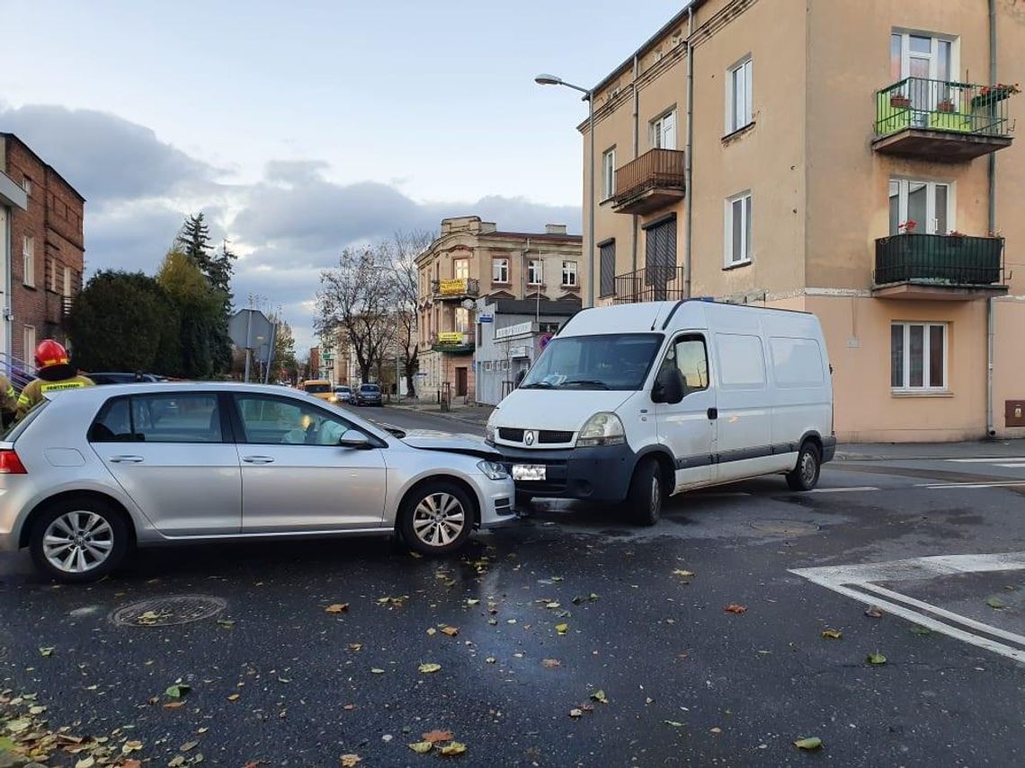 Zderzenie na skrzyżowaniu Młynarskiej i Staszica ZDJĘCIA