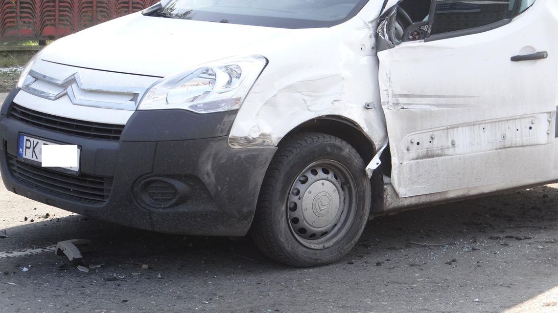 Zderzenie peugeota z citroenem ZDJĘCIA