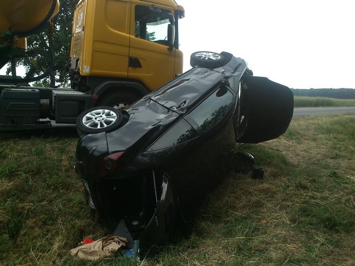 Zderzenie TIR-a z osobówką. 4 osoby ranne ZDJĘCIA