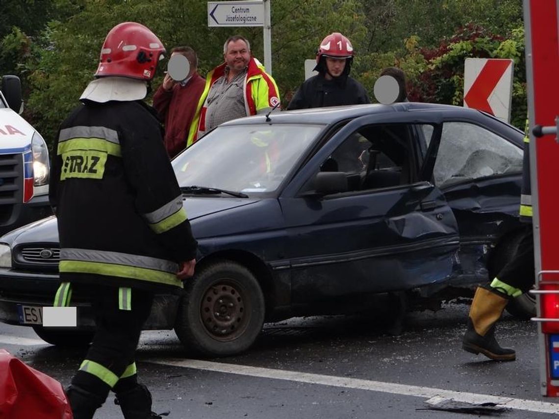 Zderzenie z TIR-em na Majkowskiej. Dwie osoby ranne  ZDJĘCIA