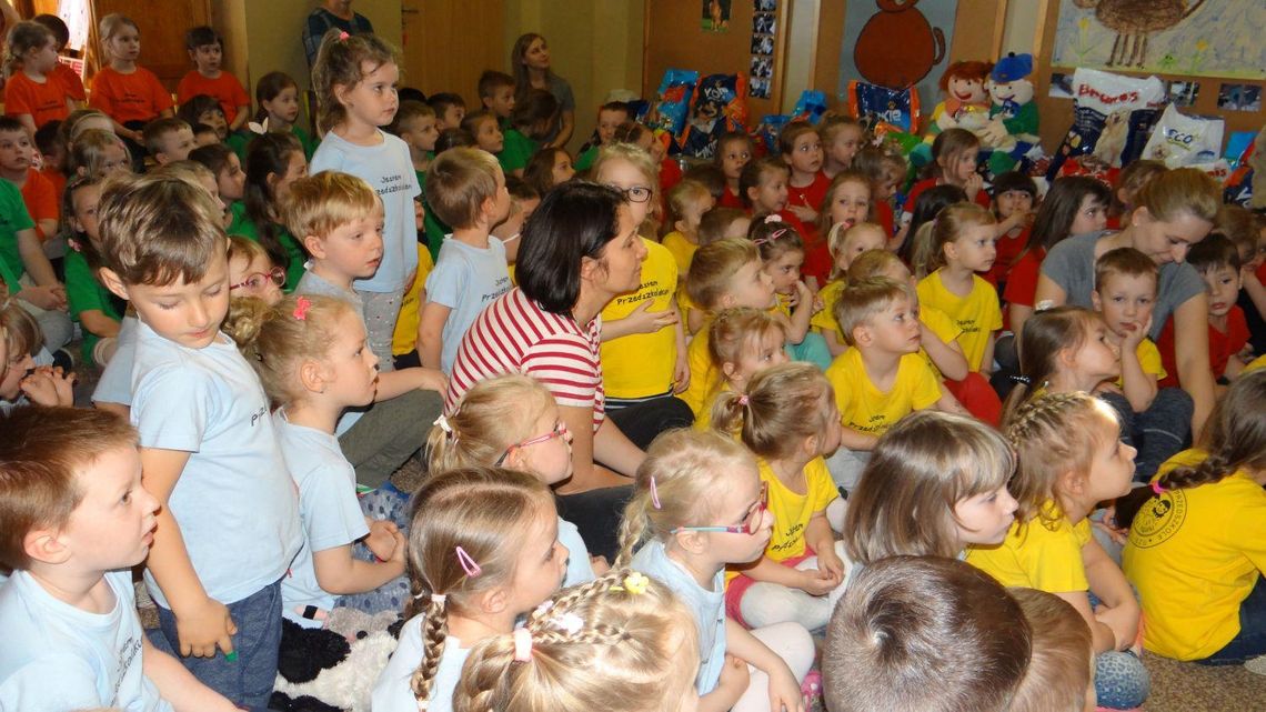 Zebrali ponad tonę karmy! Przedszkole „Jacek i Agatka” pomaga zwierzętom z kaliskiego schroniska ZDJĘCIA