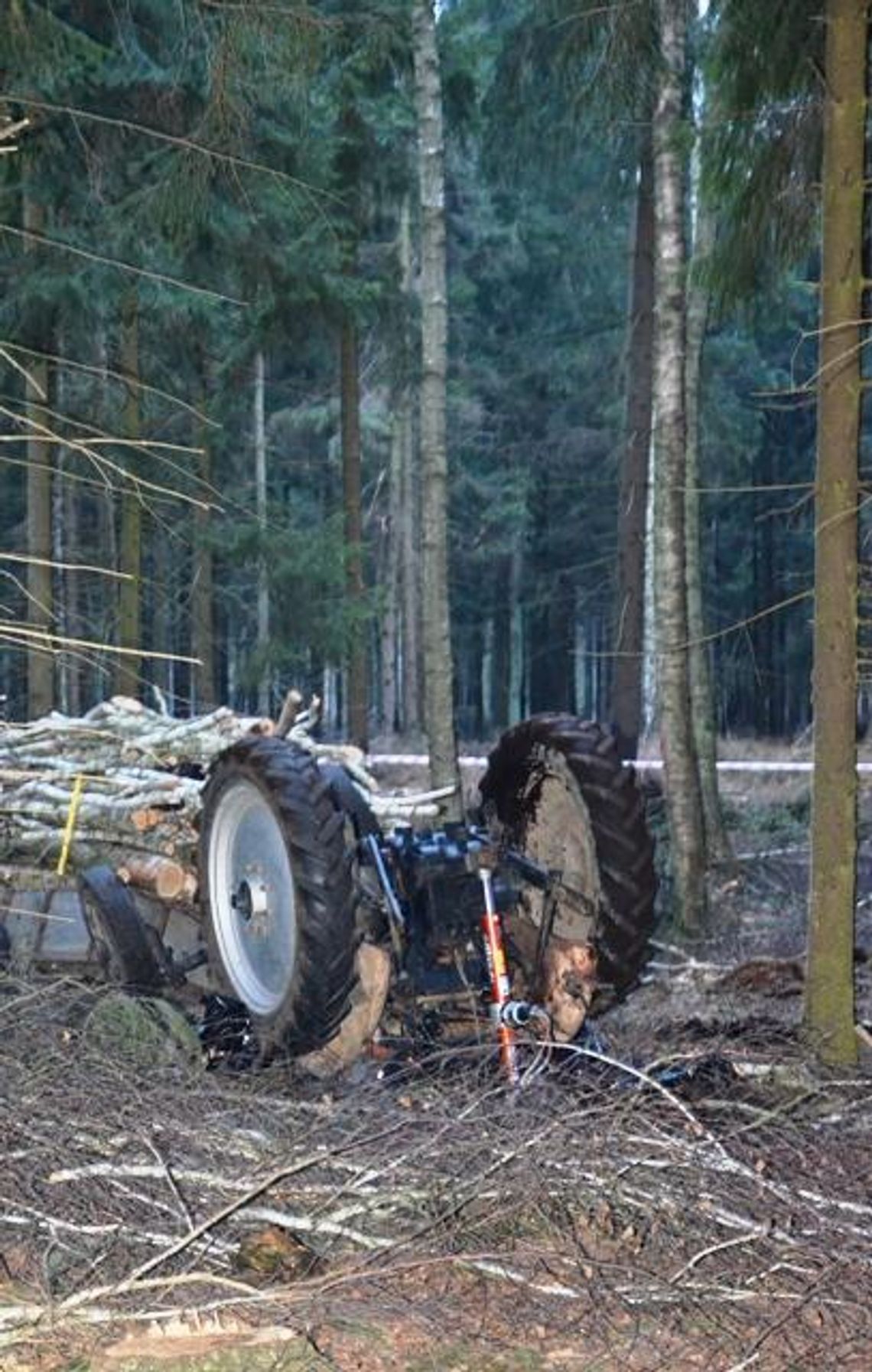 Zginął przygnieciony traktorem