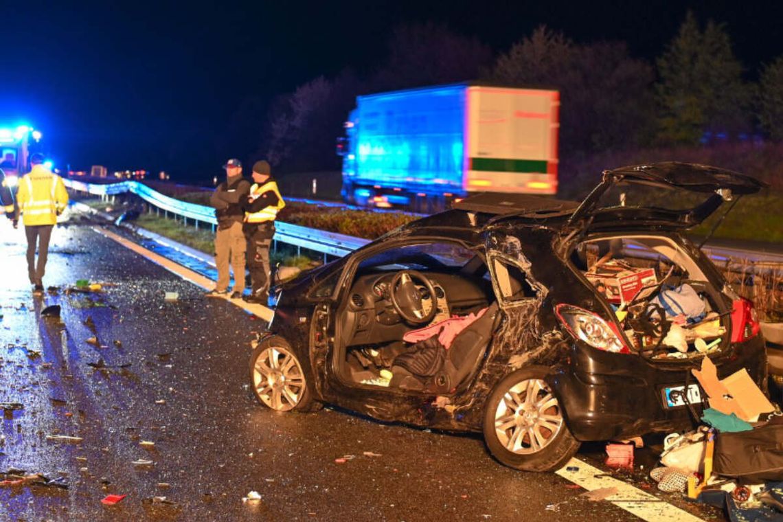 Zginęli na niemieckiej autostradzie. Kierowca busa nie widział opla?