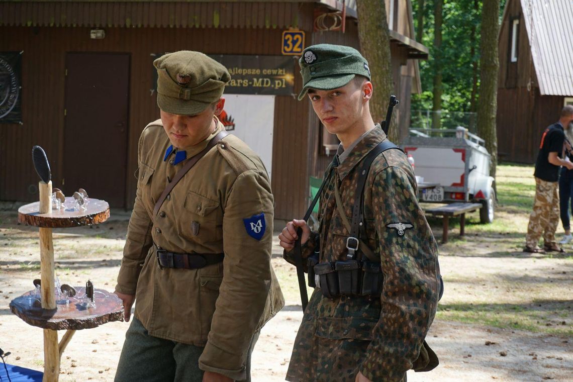 Zlot Miłośników Historii i Eksploracji w Gołuchowie ZDJĘCIA