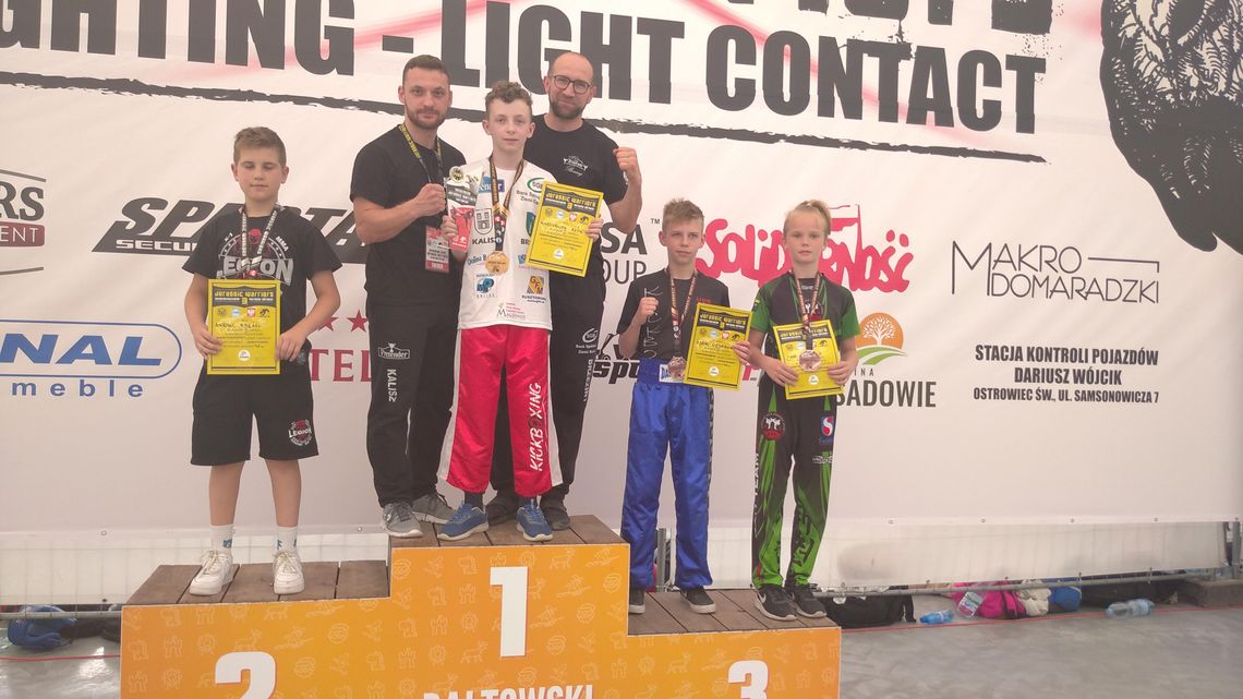 Złoto w light contact. Młodzi kickbokserzy Ziętek Team na podium w Bałtowie