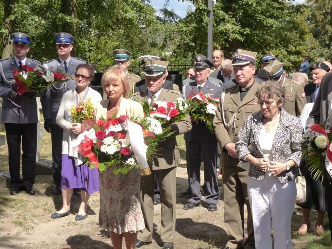 Złożyli hołd obrońcom ojczyzny ZDJĘCIA