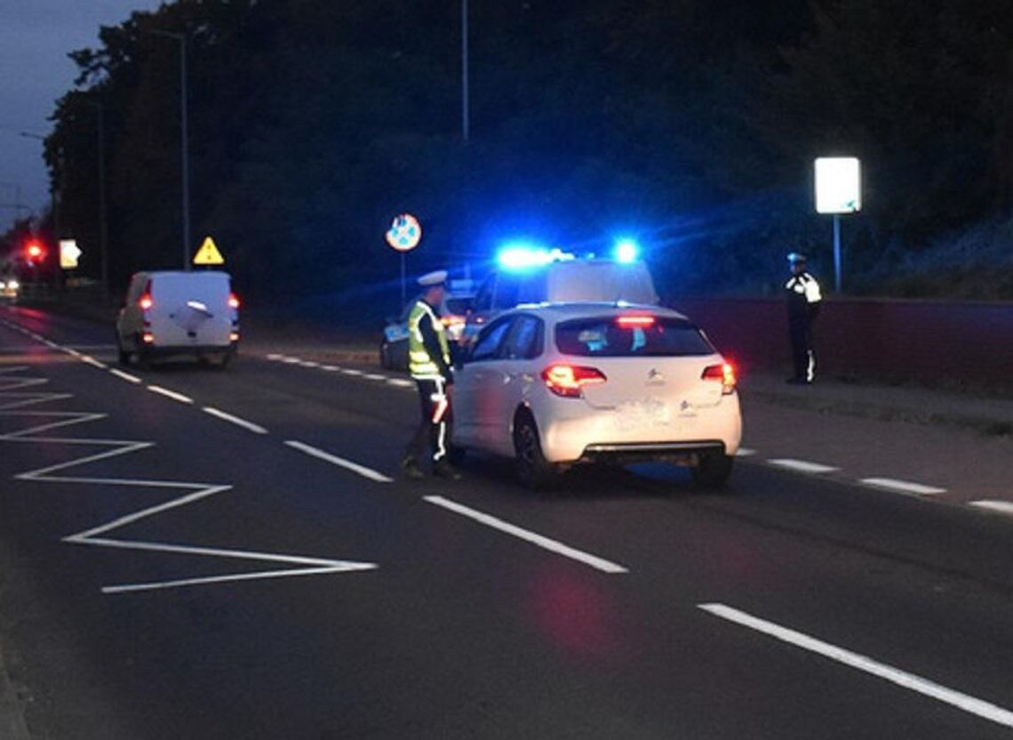 Zmasowane kontrole policji. „Zatrzymują wszystkich”