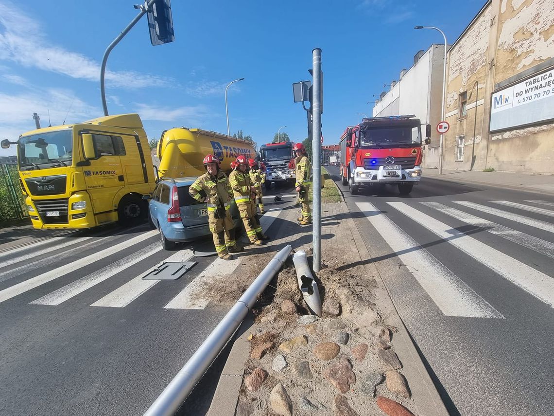 Zmieniał pas ruchu, a spowodował kolizję. Nie był świadomy, że to jego wina…