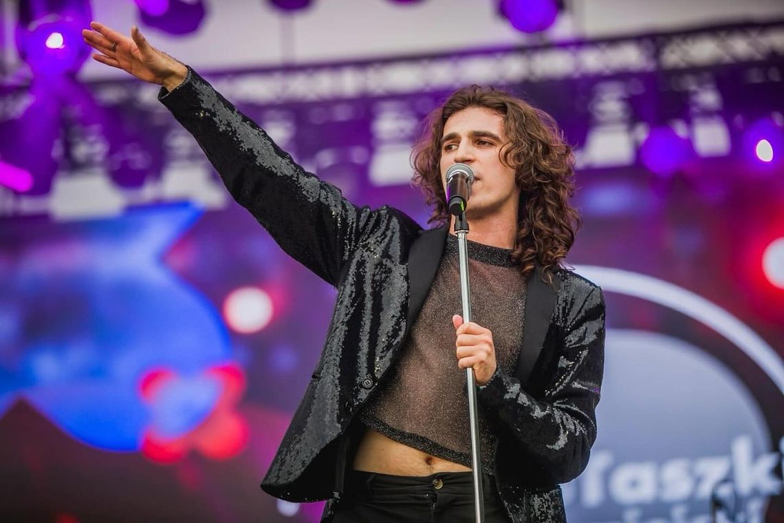 Znacie go z kaliskiej sceny. Teraz Bartek powalczy w popularnym show TVP!