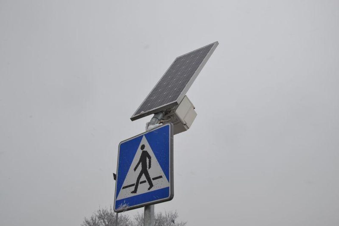 Znaki drogowe zasilane słońcem nie sprawdzają się?