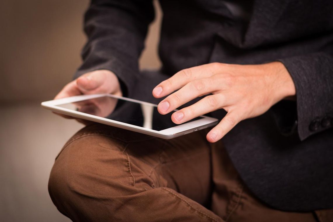 Znaleziono pieniądze i tablet. Policja szuka właścicieli