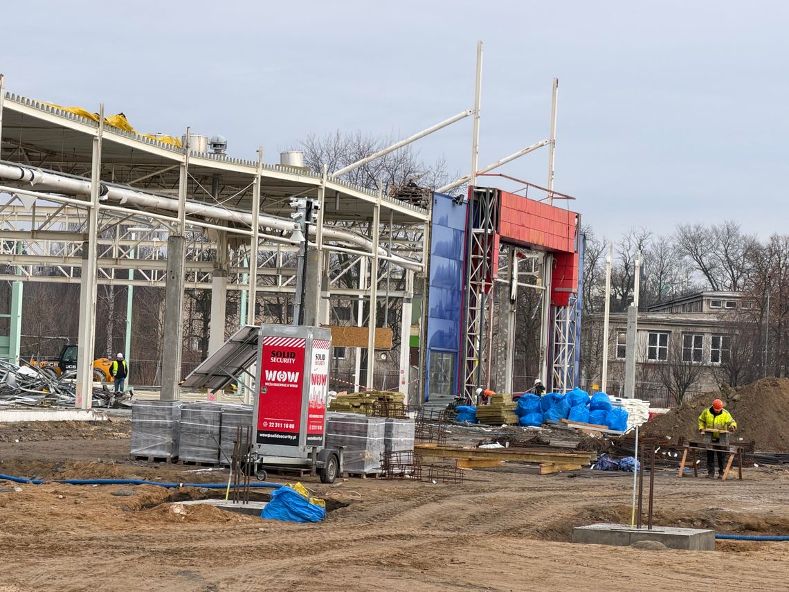 Znika dawne Tesco. Będzie nowa galeria i nowe sklepy
