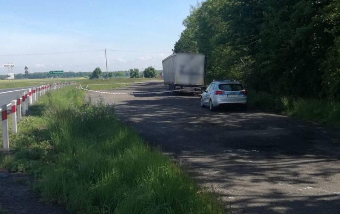 Zostawili chemiczną bombę na parkingu przy DK 11. Zarzuty dla dwóch mieszkańców Dolnego Śląska