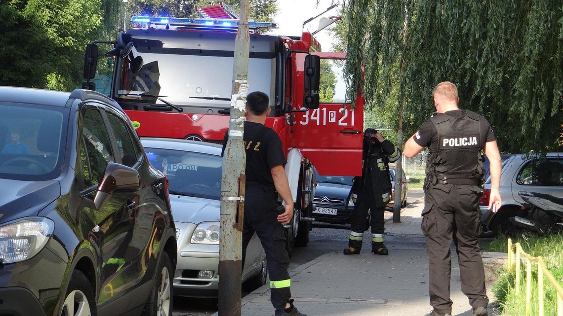 Zwłoki mężczyzny przy Serbinowskiej. Ciało w fazie rozkładu ZDJĘCIA