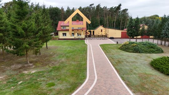 Dom + budynki gosp. pod biznes, przy lesie.