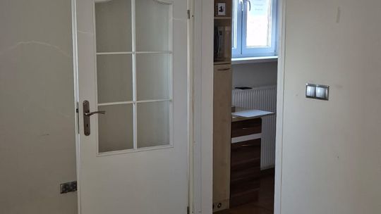 Lokal 40 m² do wynajęcia – Kalisz, ul. Niemojowskich. Gotowy pod biuro lub usługi!