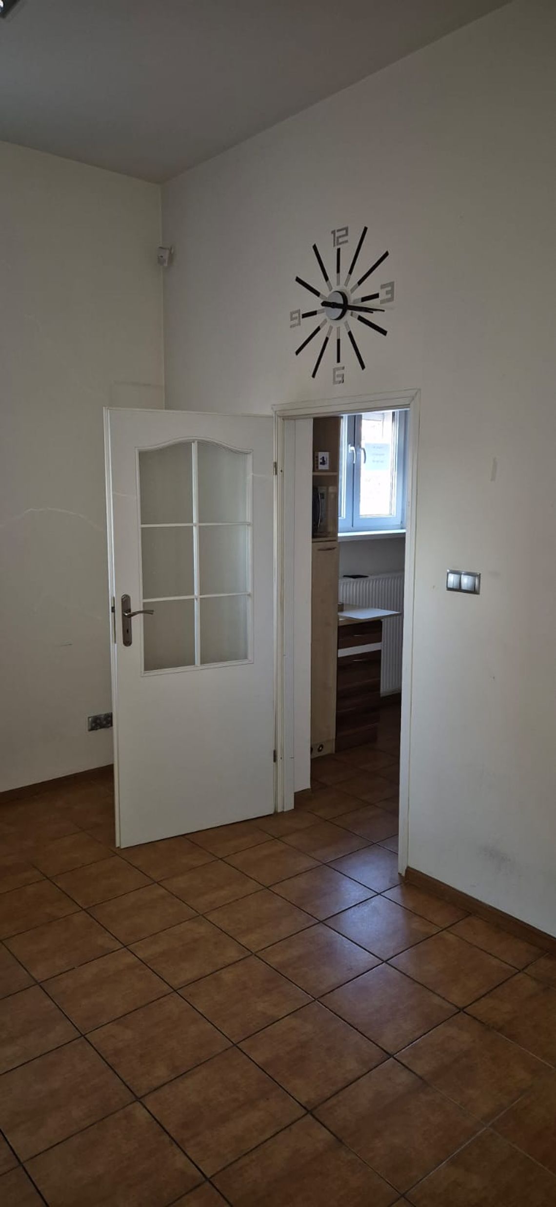 Lokal 40 m² do wynajęcia – Kalisz, ul. Niemojowskich. Gotowy pod biuro lub usługi!